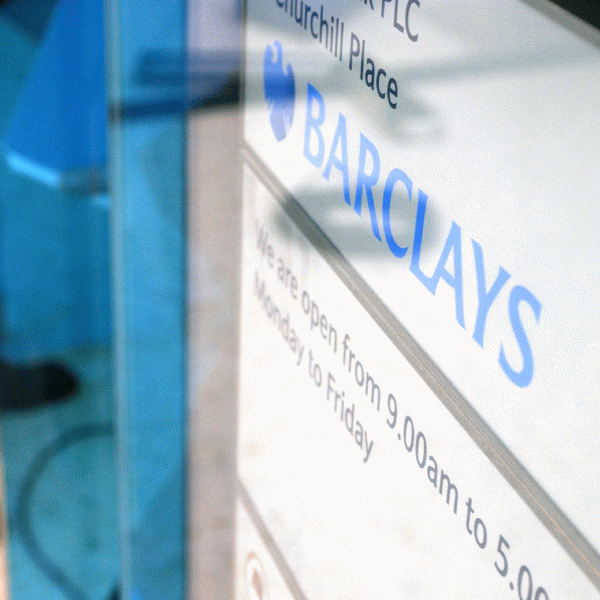 Cheltuielile operaţionale ale "Barclays" au crescut la 21 de miliarde lire în 2012, de la 20,8 miliarde lire în anul anterior.