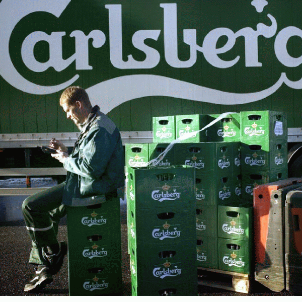 "Carlsberg" arată că cererea de bere din Rusia a stagnat în ultimul trimestru din 2012, iar cea din vestul Europei a scăzut cu 1-2%.