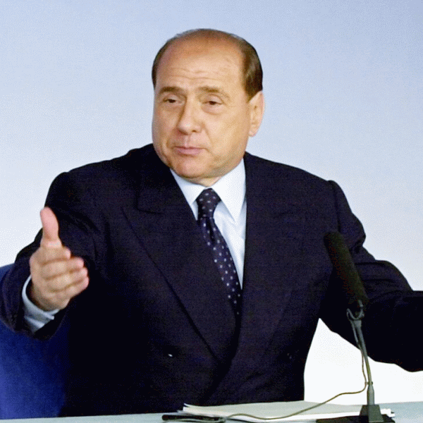 "Italia nu poate fi lăsată neguvernată, trebuie să reflectăm la asta", a declarat Silvio Berlusconi.