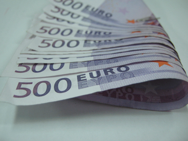 Scăderea şomajului în SUA şi retrogradarea Italiei depreciază euro