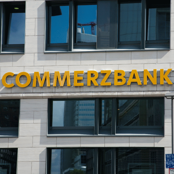 "Commerzbank" trebuie să despăgubească un grup de bancheri cu 52 milioane euro