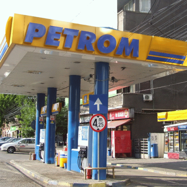 Declin al vânzărilor şi profitului Petrom 