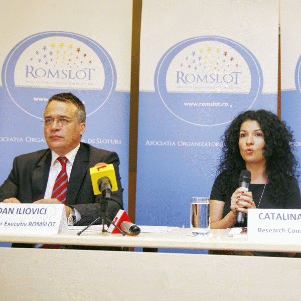 Dan Iliovici, Director Executiv Romslot şi Cătălina Ifrim, Research Consultant GfK