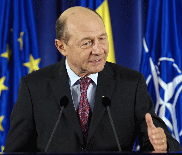 Traian Băsescu doreşte reducerea taxelor consulare pentru cetăţenii din Republica Moldova