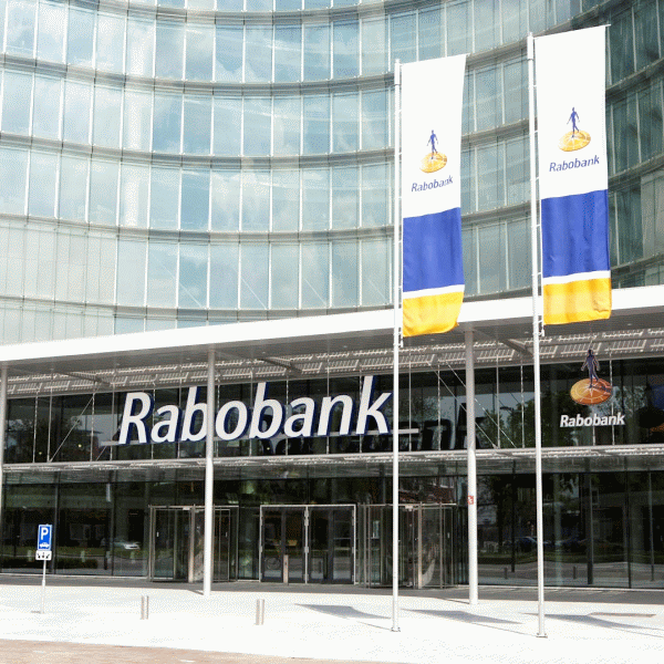 Anchetatorii au monitorizat e-mail-urile unui număr de 27 de angajaţi ai "Rabobank".