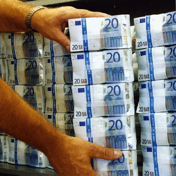 Peste 3.500 de bancheri europeni au câştigat cel puţin un milion de euro în 2012