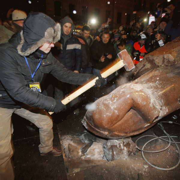 Statuia lui Lenin nu a căzut în oraşul în care trebuia