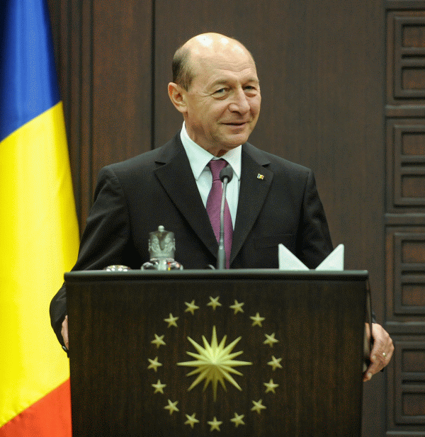 "Avem un Guvern stabil că nu-l mişcăm cu nimic mai încolo", a declarat Traian Băsescu.