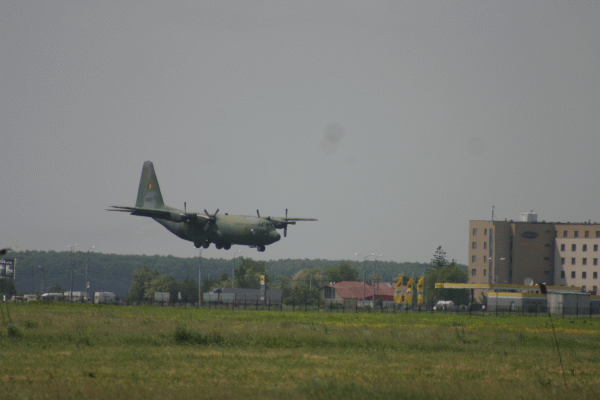 Avionul militar cu răniţi din Ucraina a aterizat pe Otopeni