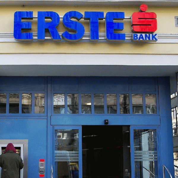 ERSTE Bank deţine 93,57% din BCR.