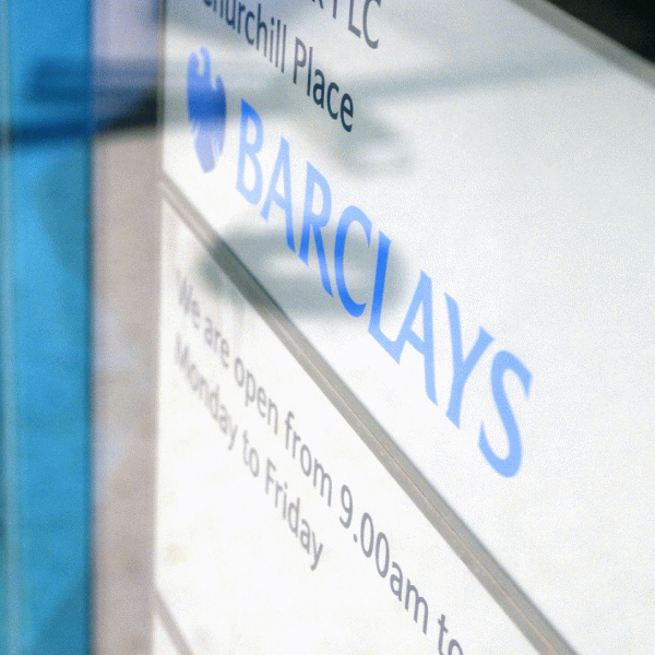 Surse: Noi disponibilizări aşteptate la "Barclays"