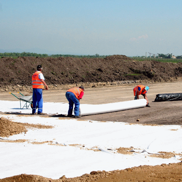 Se reiau lucrările la pista Aeroportului Braşov