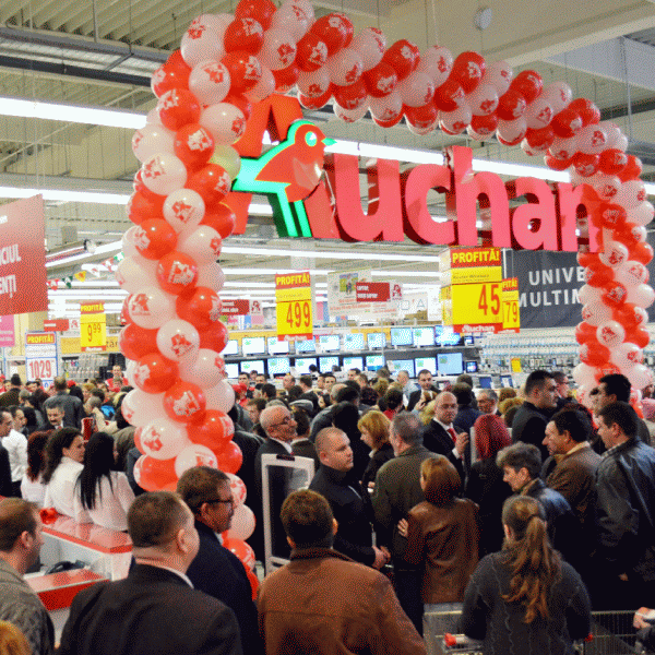 Magazinele Auchan şi Real au avut pierderi de 15 milioane de euro