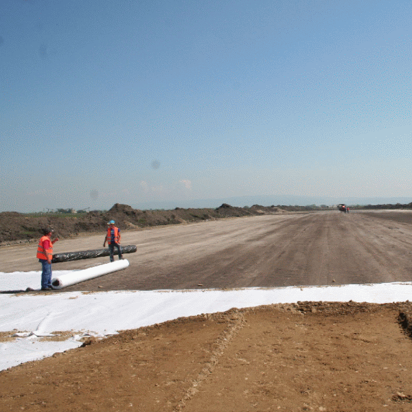 Compania Naţională Aeroporturi ar fi interesată să investească în finalizarea lucrărilor la Aeroportul Braşov