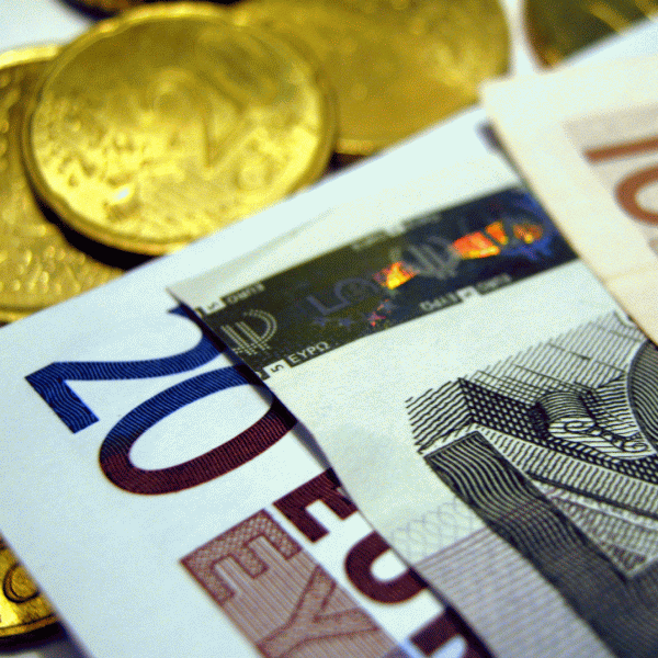 Euro, tras în jos de evoluţia economiei germane