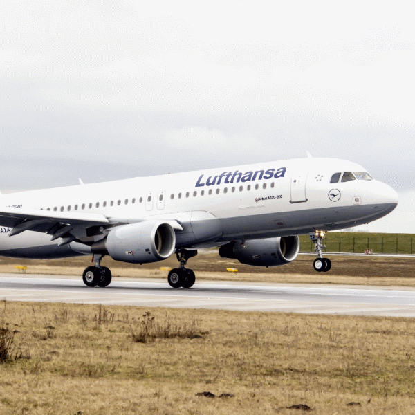 Piloţii "Lufthansa" îşi extind greva