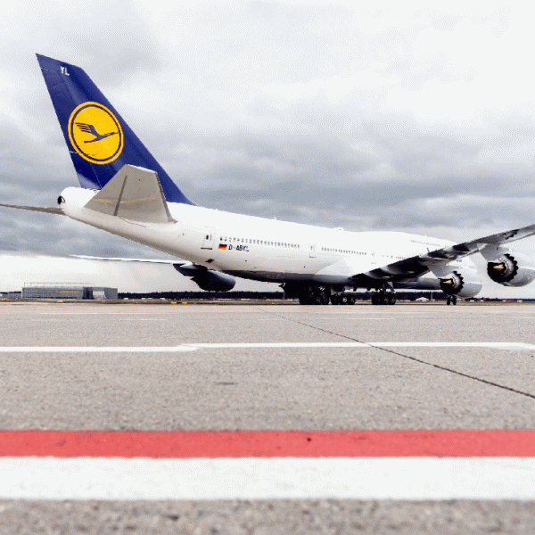 Piloţii "Lufthansa" vor să reia negocierile cu managementul