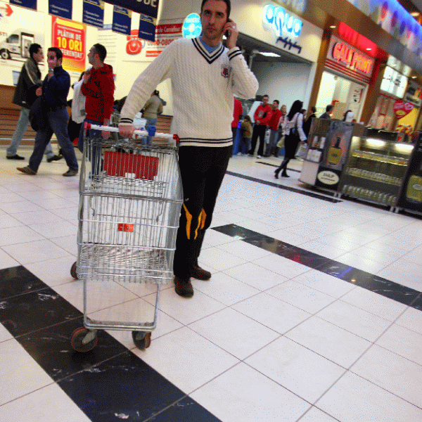 "Posibile practici anticoncurenţiale la Auchan, Carrefour,Cora şi Kaufland"