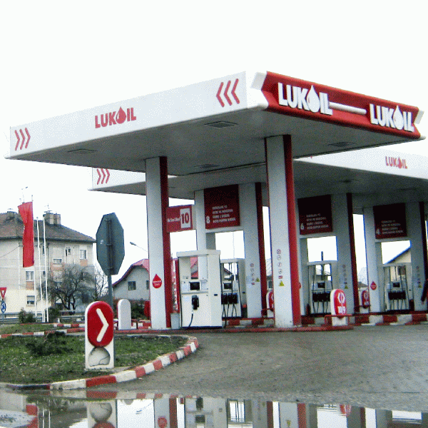 Lukoil îşi va reduce programul de investiţii cu două miliarde de dolari