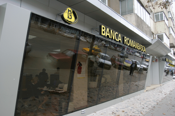 Banca Românească reduce dobânda la creditele în franci elveţieni cu 0,8 puncte