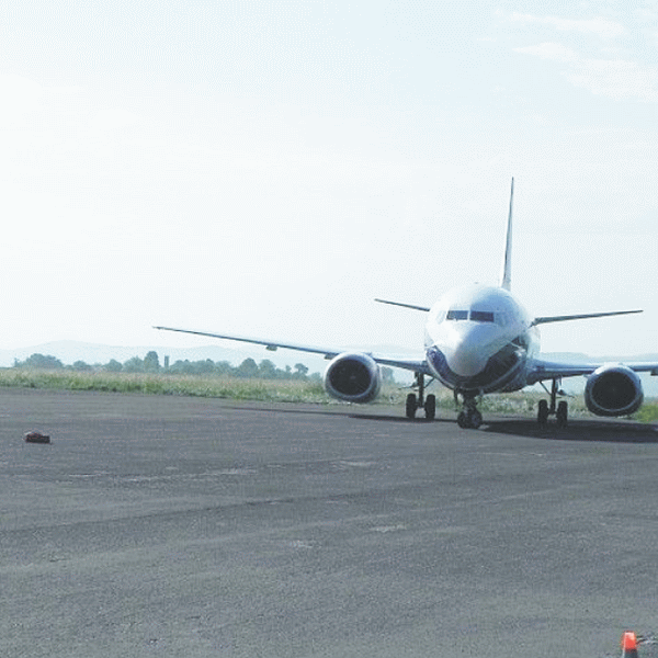 Aeroportul Braşov rămâne doar pistă, cel puţin până la vară 