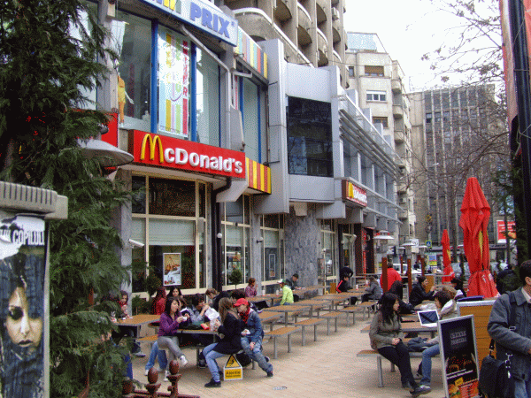 McDonald's România ne confirmă că are în vedere "schimbări organizaţionale strategice"