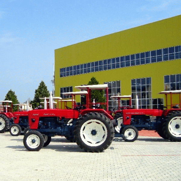 Urmaşa "Tractorul" SA livrează luna viitoare primele zece produse armatei egiptene