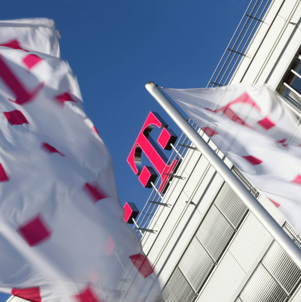 Deutsche Telekom preia participaţia de 49% a statului slovac la Slovak Telekom