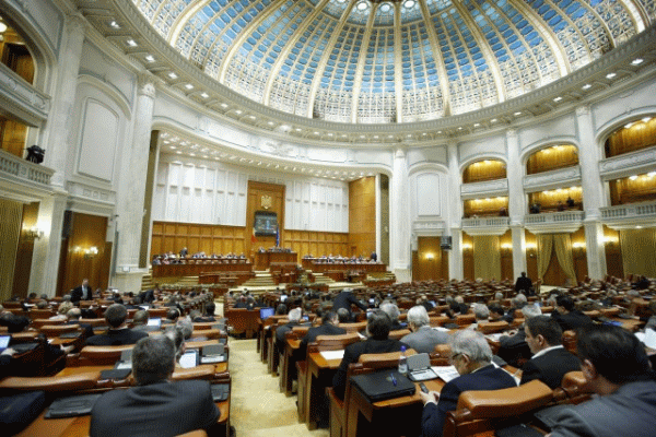 Liberalii au depus la Parlament moţiunea de cenzură împotriva Guvernului Ponta