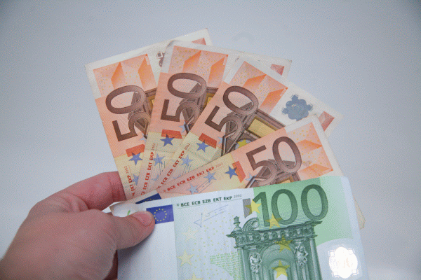 Euro se apreciază la 4,4894 lei, un nou maxim al ultimelor 5 luni