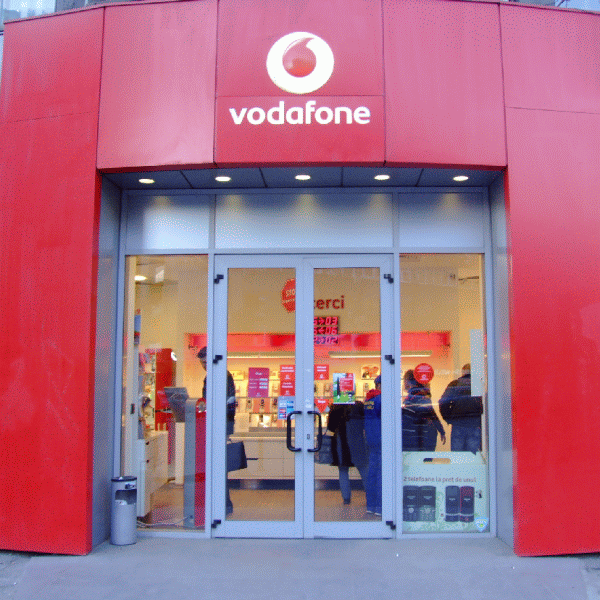 "Vodafone" elimină 1.300 de posturi în Spania