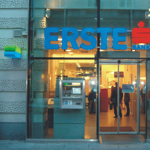 "Erste Group": "Vom continua să vindem credite neperformante"