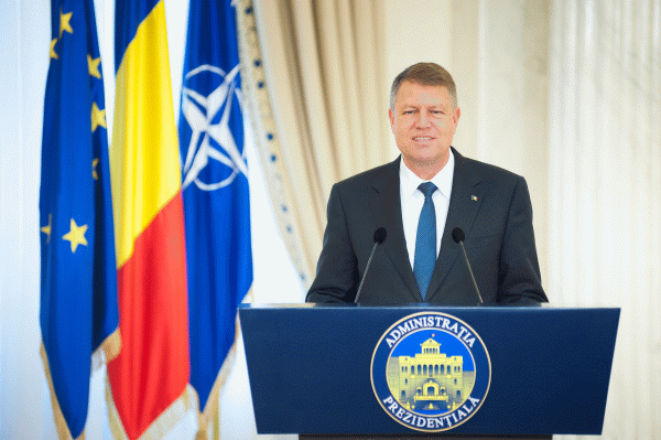 Iohannis atacă la CCR modificările aduse Legii administraţiei publice locale şi instituţiei prefectului