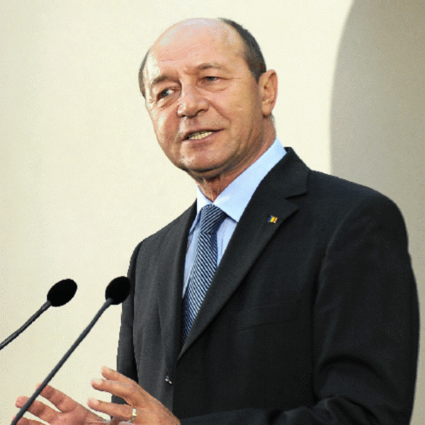 Traian Băsescu, ales preşedintele Mişcării Populare