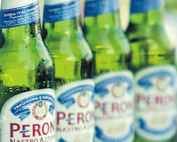 "AB InBev" vrea să vândă brandurile Peroni şi Grolsch