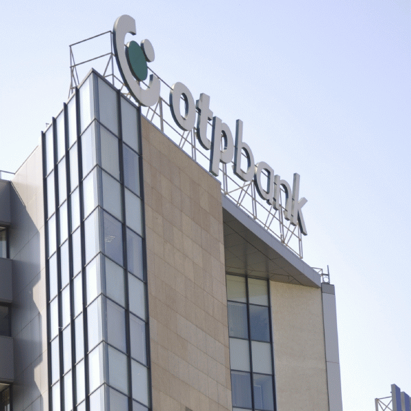 Avocatul debitorilor cere eliminarea uneia dintre clauzele ofertei OTP Bank