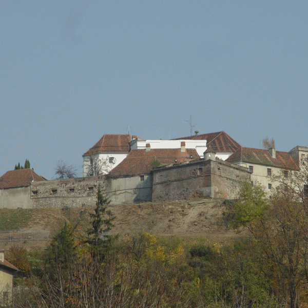 Aro Palace vrea să vândă, din nou, Cetatea Braşovului, deşi aceasta se află în litigiu