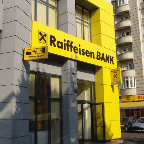 Profitul Raiffeisen Bank România a scăzut cu 15 milioane euro