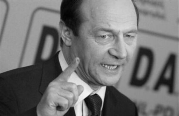 Traian Băsescu: "Avem un guvern inutil!"