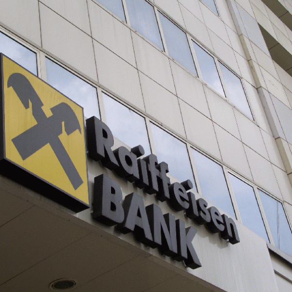 Raiffeisen Bank intenţionează să acorde acţionarilor dividende de 240 milioane lei