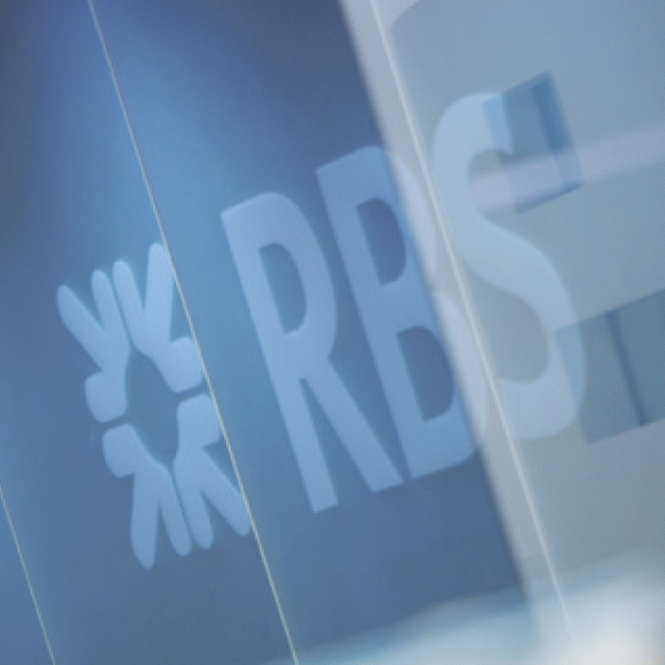 Surse: RBS elimină 600 de posturi de la divizia retail