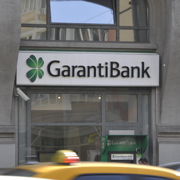 "Garanti Bank" sprijină femeile antreprenor din România