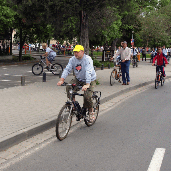 Doi braşoveni lansează un sistem de lumini integrat în manşoanele bicicletei