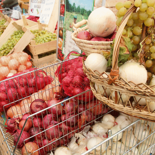 ANPC a retras, temporar, de la comercializare zeci de tone de fructe, legume şi peşte 