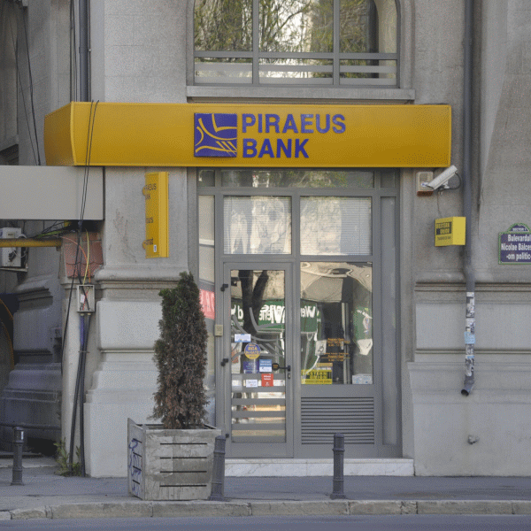 Piraeus Bank România trece pe profit 