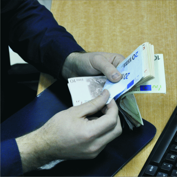 UE ia în calcul revizuirea prevederilor privind bonusurile din bănci