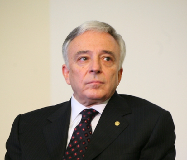 Mugur Isărescu