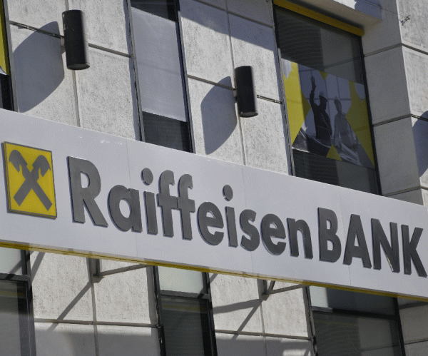 Raiffeisen Bank a provizionat 42,5 milioane euro pentru pierderi posibile, după legea dării în plată