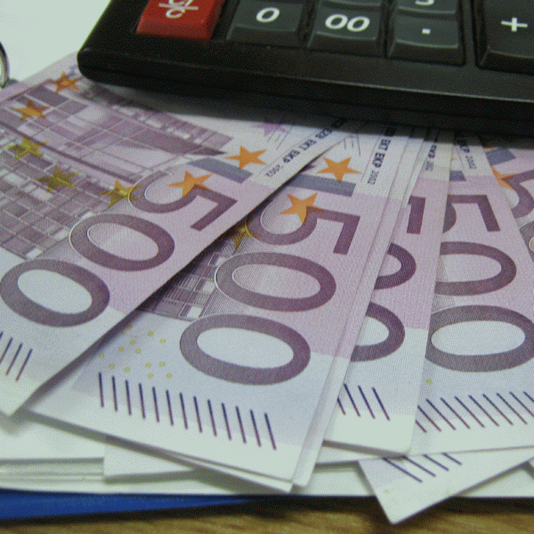 Euro s-a depreciat la 4,5195 lei