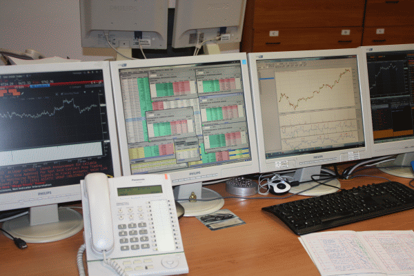 FTSE 100, CAC 40 şi DAX au deschis în urcare